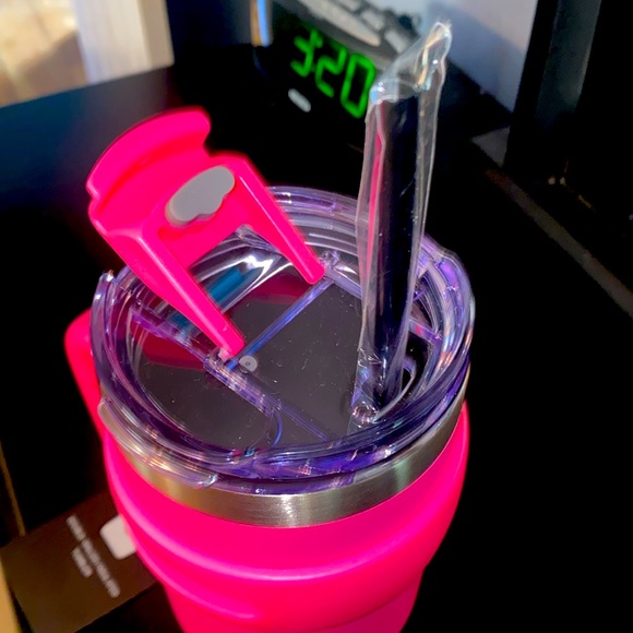 New! Neon pink Tumbler with handle (Double walled insulated tumbler) 40 oz - Picture 6 of 9